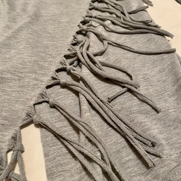 Grey sweater with tassels - Picture 2 of 2